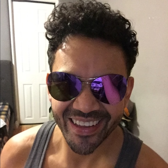 Meet your Posher, Luis - Picture 6 of 14